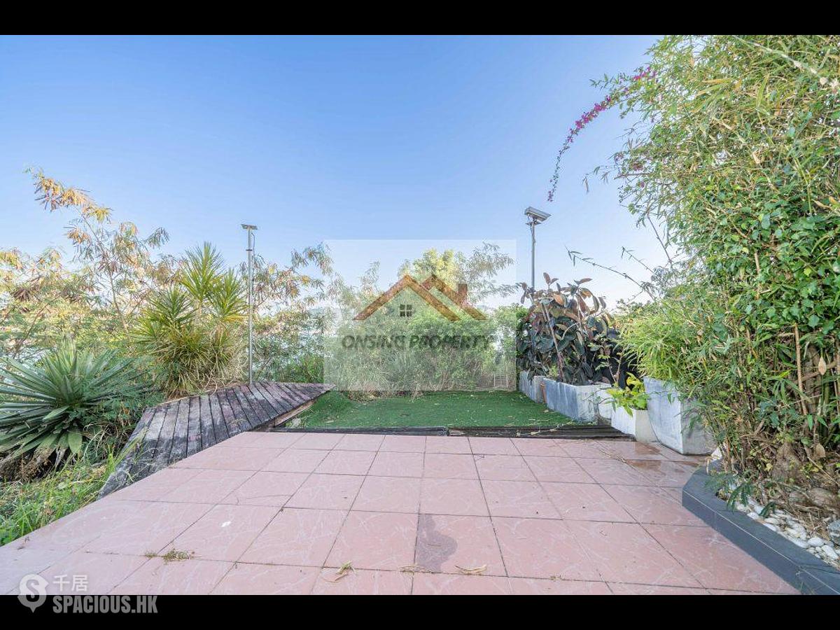 Chung Hom Kok - 30, Cape Road 01