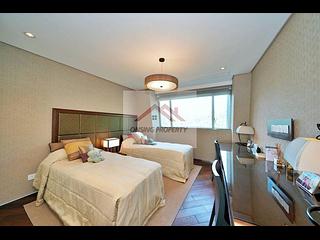 Repulse Bay - The Lily 13