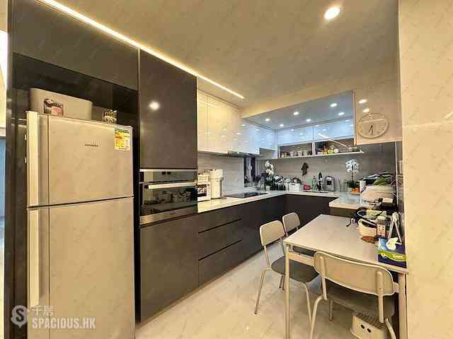 Yau Yat Chuen - Village Gardens Phase 3 Block B13 (No.28) 01