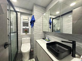 Yau Yat Chuen - Village Gardens Phase 3 Block B13 (No.28) 04