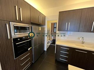Mid Levels Central - Elegant Terrace 03