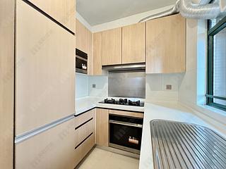 Mid Levels Central - Hillsborough Court Block 4 07