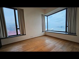 Wan Chai - The Gloucester 11