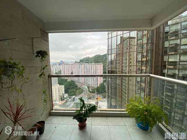 Tai Hang - Dragon Garden 01