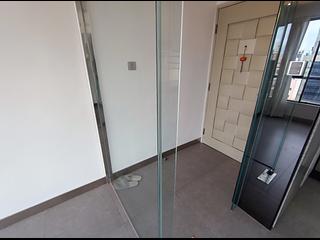 Central - 10, Gage Street 06