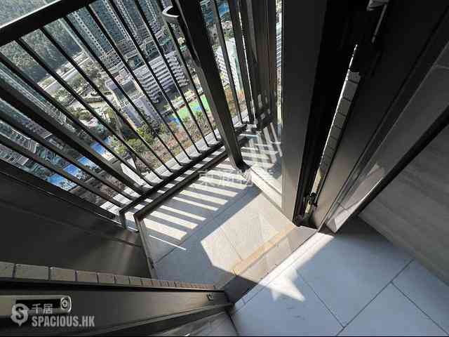 Tung Chung - The Visionary Tower 10 06