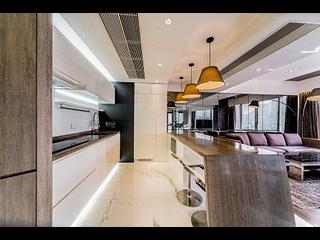 Wan Chai - Convention Plaza Apartments 06