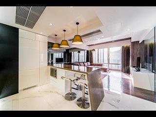 Wan Chai - Convention Plaza Apartments 04
