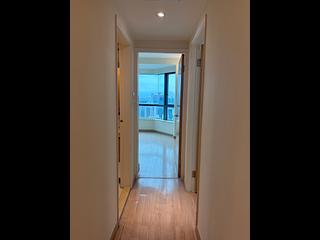 Mid Levels West - 80 Robinson Road 02