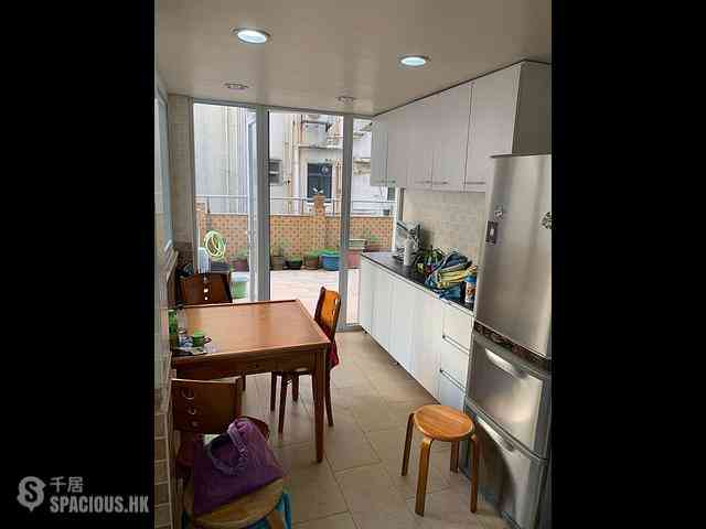 Sai Ying Pun - Lap Poon Building 16