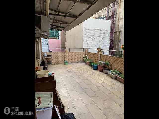 Sai Ying Pun - Lap Poon Building 17