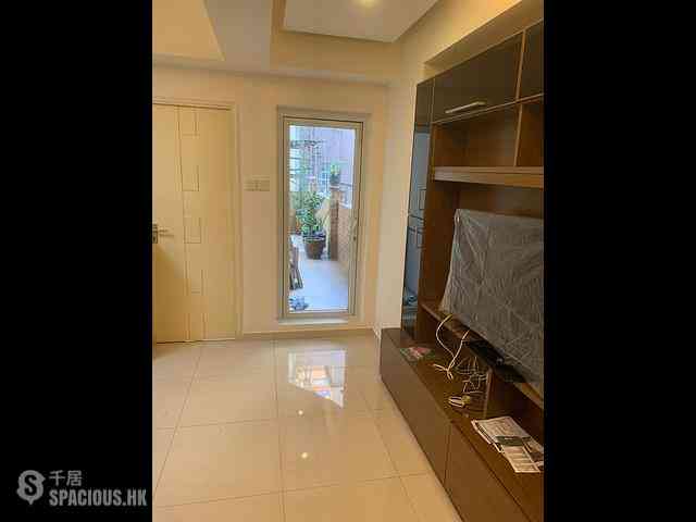 Sai Ying Pun - Lap Poon Building 01