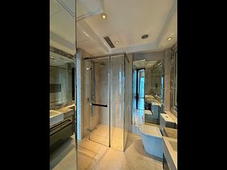 Wan Chai - The Avenue Phase 2 Block 1 03