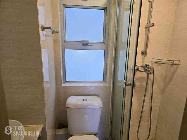 Wan Chai - Causeway Centre Block B 08