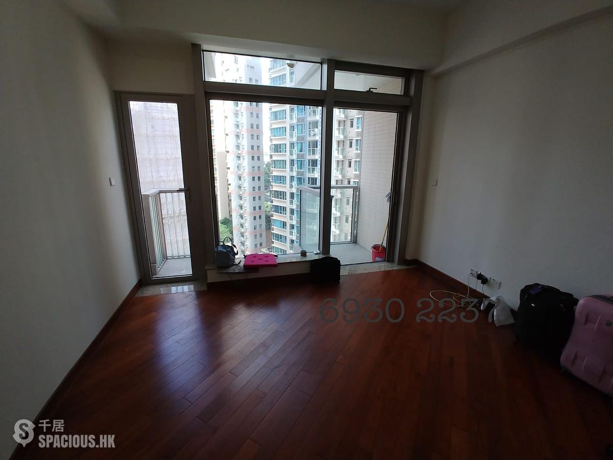 Wan Chai - The Avenue 01