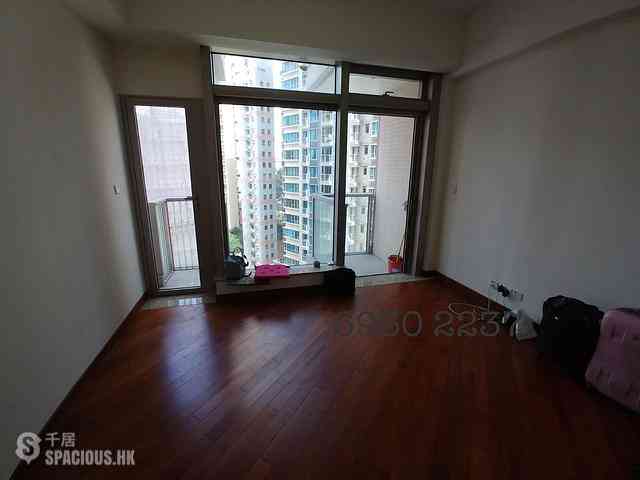 Wan Chai - The Avenue 01