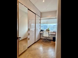 West Kowloon - Sorrento Phase 1 Block 3 12