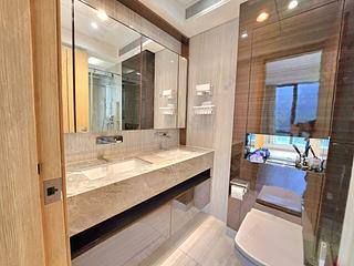 Tung Chung - The Visionary Tower 8 06