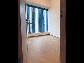 Lohas Park - Lohas Park Phase 11C Villa Garda II Tower 2A 04