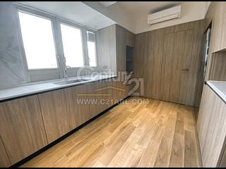 Mid Levels Central - St. Joan Court 04