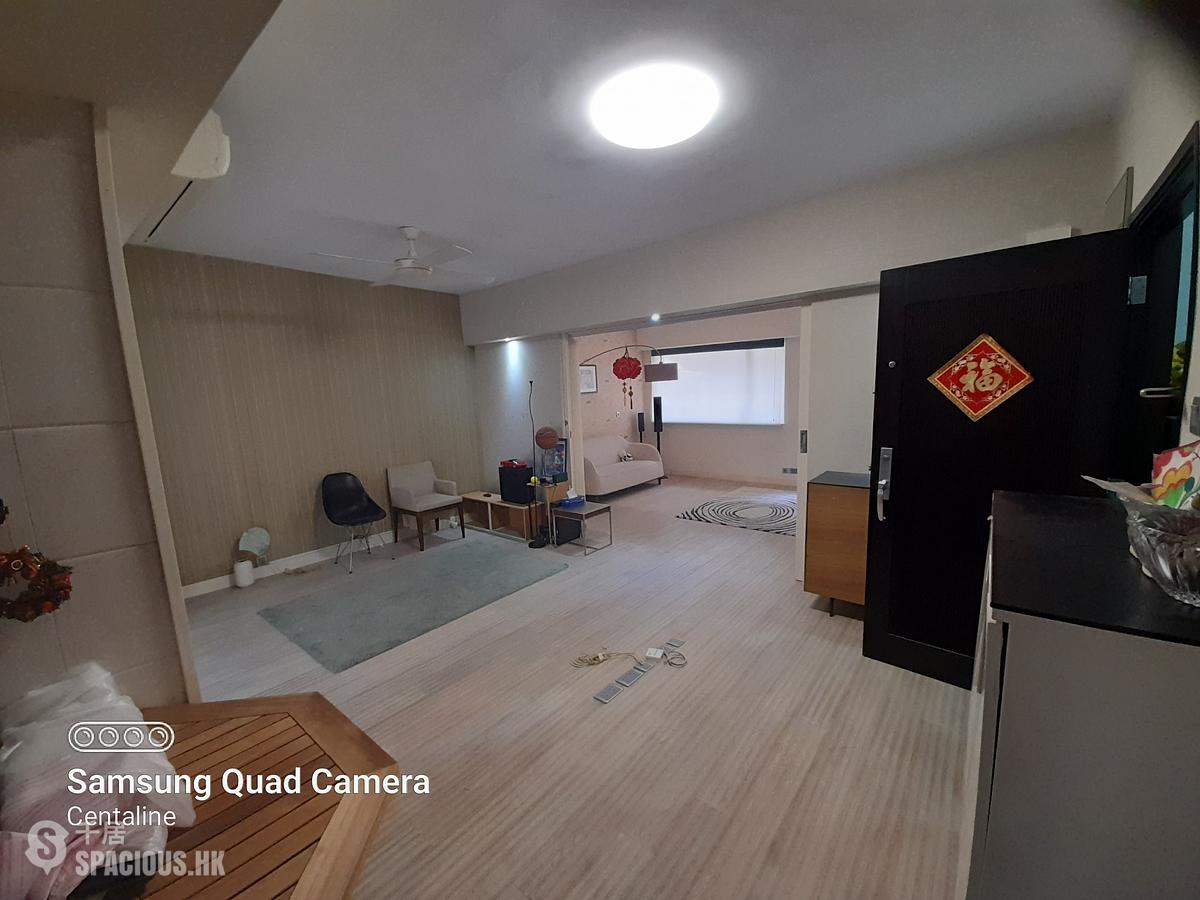 Mid Levels Central - Carlos Court 01