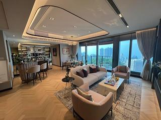Mid Levels West - University Heights 18
