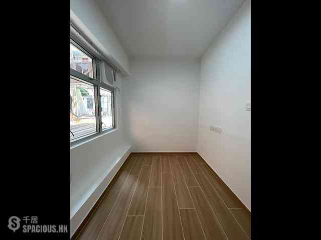 Sai Ying Pun - 248-254, Queen's Road West 01