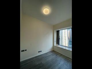 Sai Ying Pun - Island Crest Block 1 02