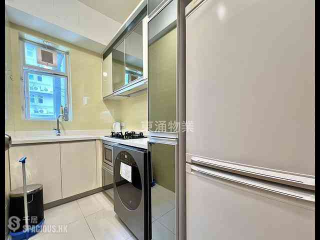 Tung Chung - Coastal Skyline Phase 4 Le Bleu Deux Block 7 08
