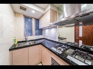 Wan Chai - The Avenue Phase 1 Block 5 06
