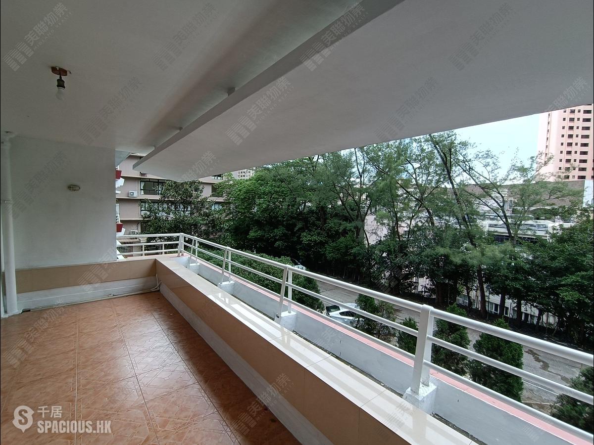 Mid Levels Central - Pine Court 01
