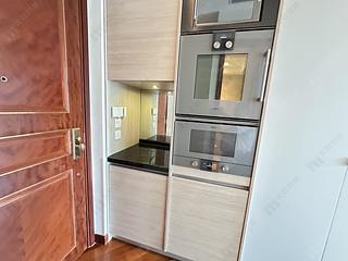 Wan Chai - The Avenue Phase 2 Block 2 08
