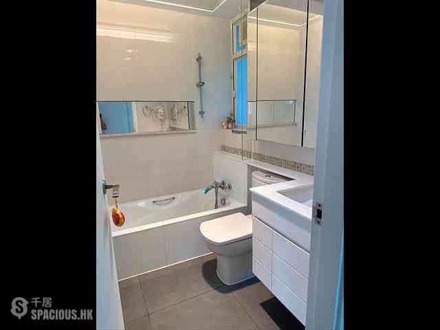 Tung Chung - Coastal Skyline Phase 4 Le Bleu Deux Block 1 10