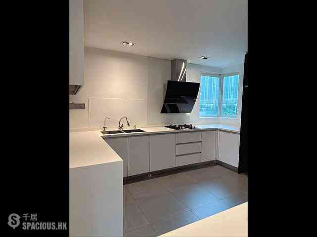 Tung Chung - Coastal Skyline Phase 4 Le Bleu Deux Block 1 10
