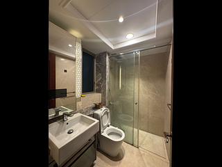Wan Chai - The Avenue Phase 1 Block 5 02