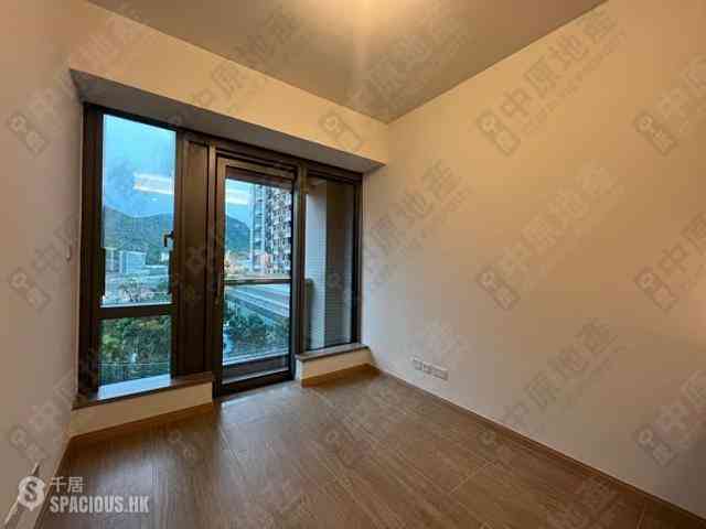 Wong Chuk Hang - The Southside Phase 2 La Marina Tower 2A 01