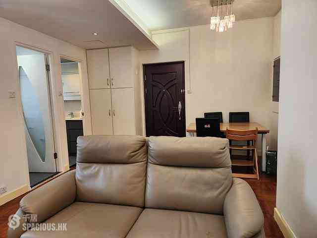 Mid Levels Central - Kings Court 01