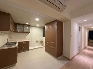 Mid Levels West - 80 Robinson Road 08