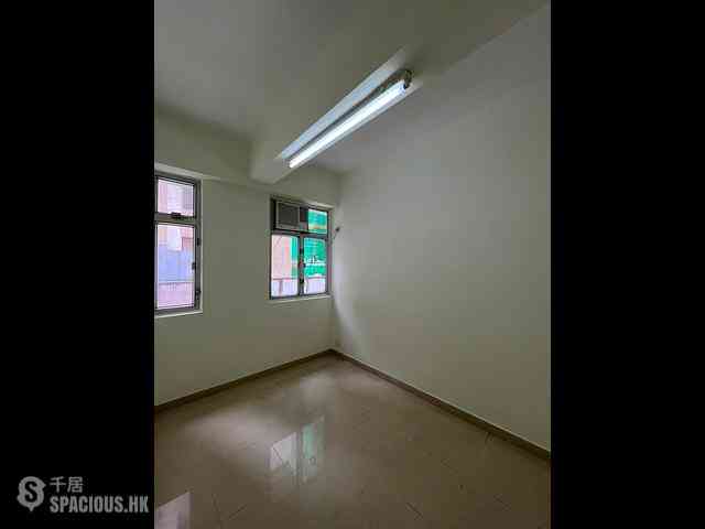 Sheung Wan - 15-19A, Upper Lascar Row 01