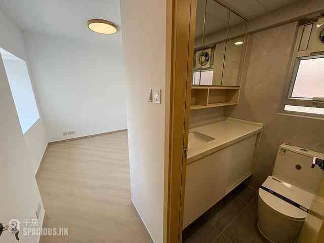 Ap Lei Chau - South Horizons Phase 3 07