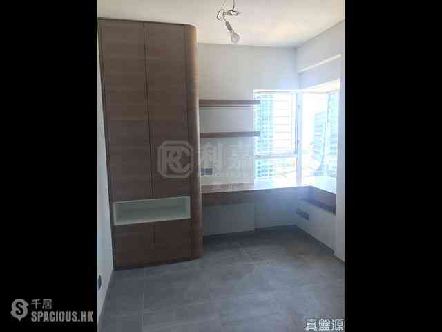 West Kowloon - The Waterfront Phase 1 Block 1 07