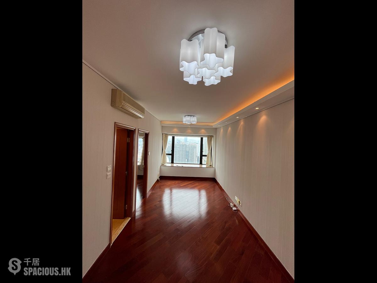 West Kowloon - The Arch Star Tower (Block 2) 01