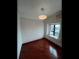 West Kowloon - The Arch Star Tower (Block 2) 02