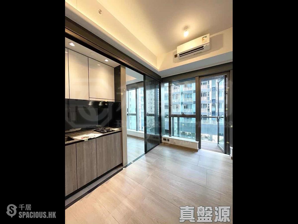 Sai Ying Pun - Two・Artlane 01