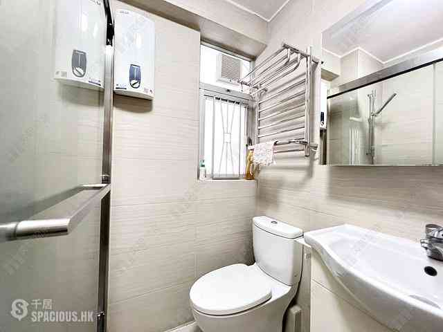 Wan Chai - Phoenix Court Block 2 11