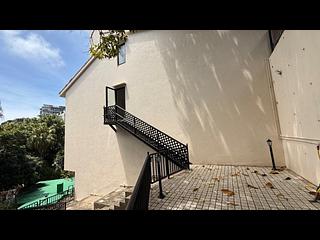 The Peak - Strawberry Hill 04