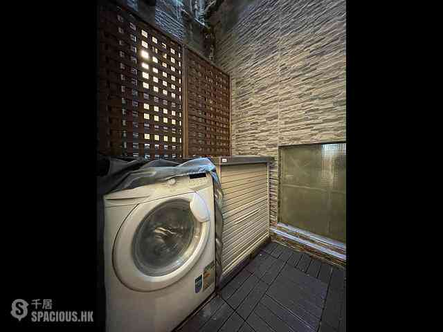 Sai Ying Pun - 246, Queen's Road West 12