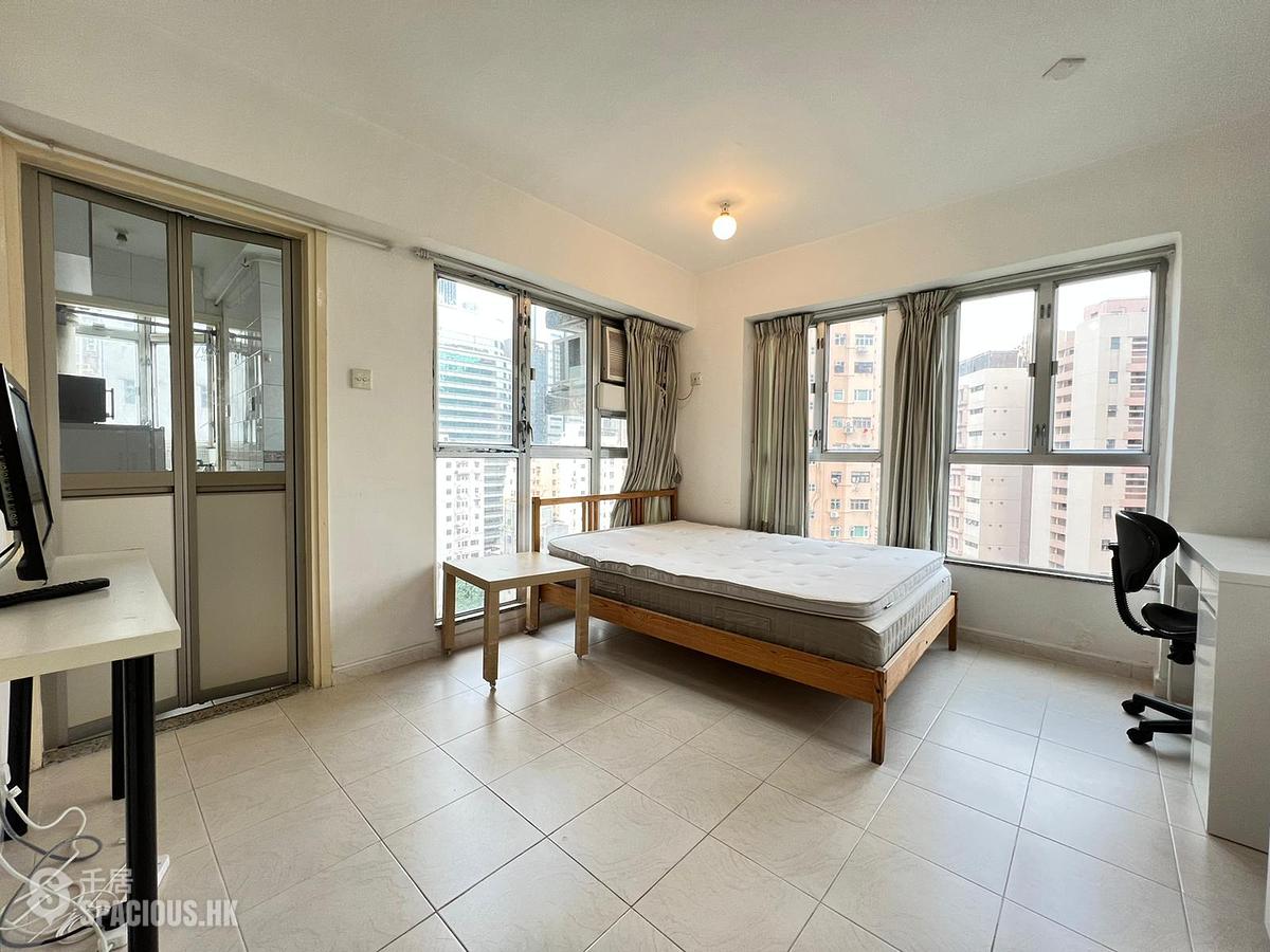 Wan Chai - Valiant Court 01
