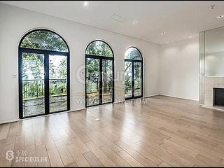 The Peak - Strawberry Hill 04