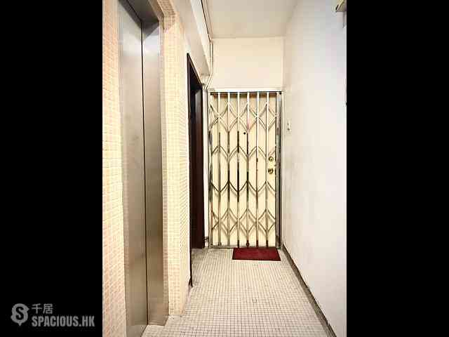 Wan Chai - Tung Shing (Sing) Building 09